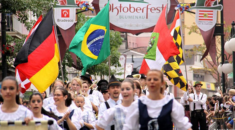 Oktoberfest_ Blumenau_ Brasilien