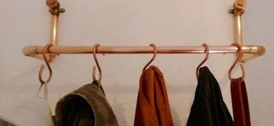 DIY: Kleiderstange aus Kupferrohren DIY: Kleiderstange aus Kupferrohren